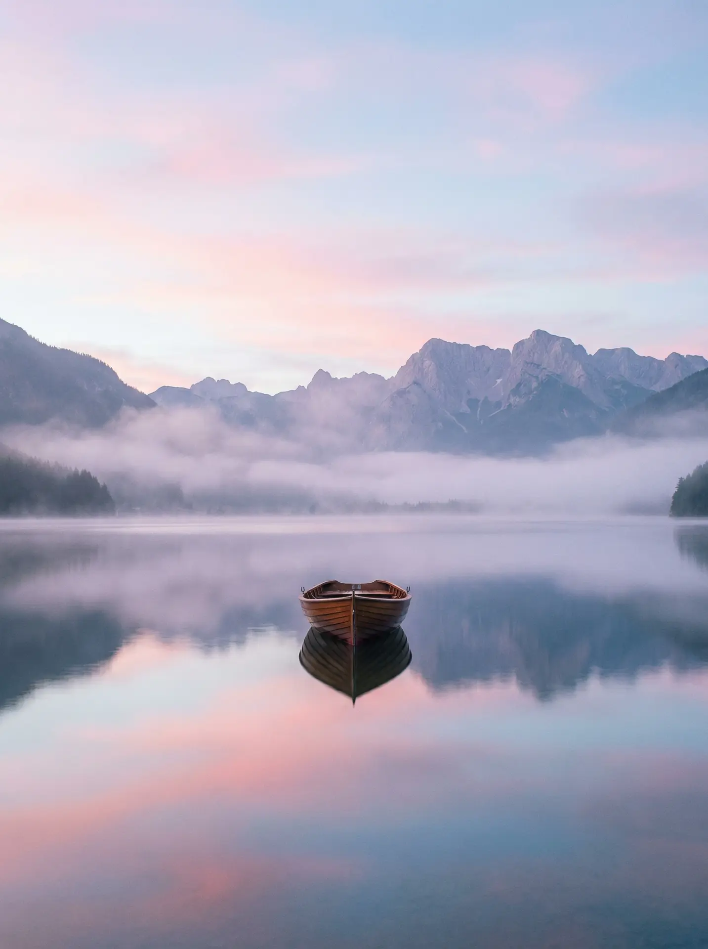 肉视频 精选 - 晨雾湖面倒影风景摄影